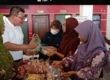 Pemerintah Kabupaten (Pemkab) Malang telah mengambil langkah strategis untuk mengendalikan inflasi yang disebabkan oleh kenaikan harga komoditas pangan