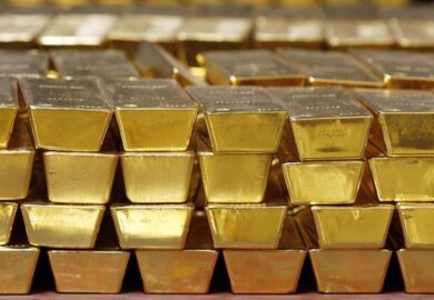 Perang Makin Panas, Harga Emas Pecah Rekor Pekan Ini